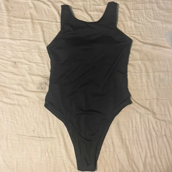 SHEIN ribbed black one piece swimsuit - Picture 4 of 8